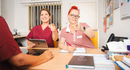 drei Mitarbeiter im Büro